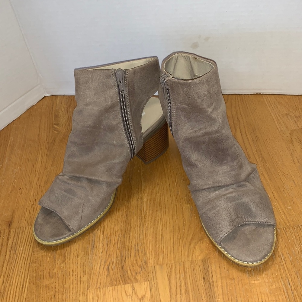 White Mountain heels